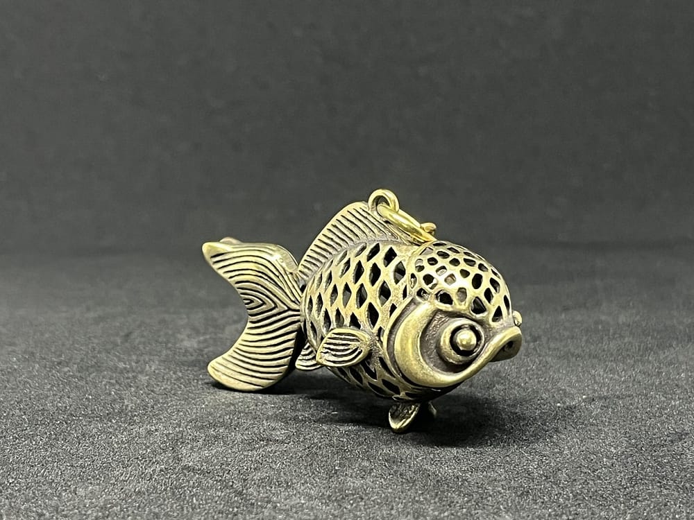 金魚　透かし彫り - 画像 (2)