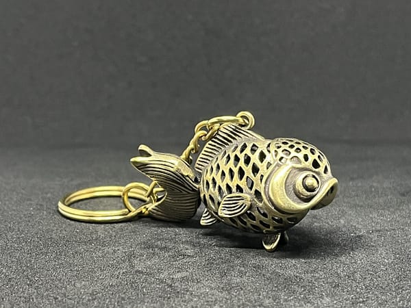 金魚　透かし彫り